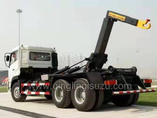 Hooklift truck