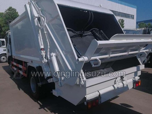 ISUZU 6m³ Garbage Compactor-700P