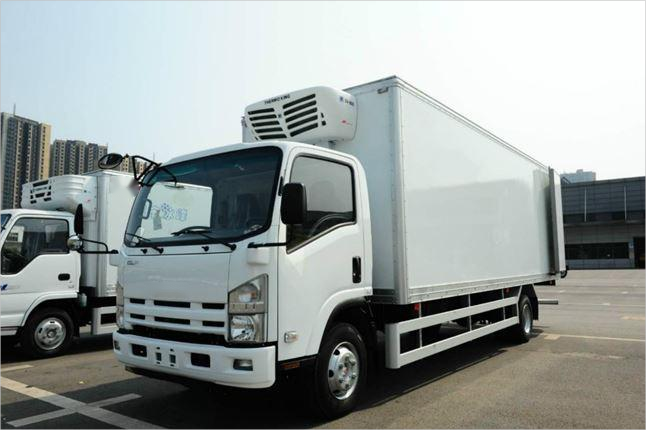  700P 5m Refrigeration Truck With Best Refrigerator For Commercial Using