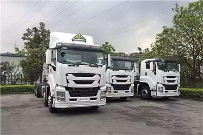  Truck Trailer VC61 6x4 Dangerous Goods Transport Tractor